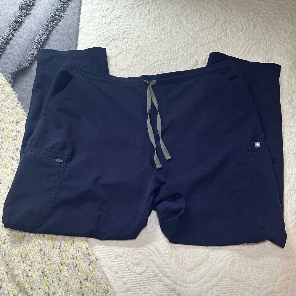 Figs Women’s Yola Skinny Scrub Pants. Color: Navy. Size: XXL.